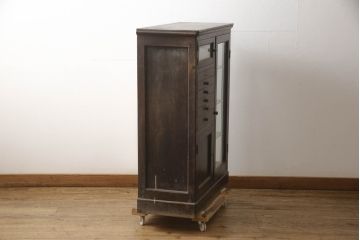 和製アンティーク　隠す収納・見せる収納に活躍してくれるデンタルキャビネット(ケビント、デンタルケース、ガラスケース、収納棚、戸棚、キャビネット、店舗什器)(R-066418)