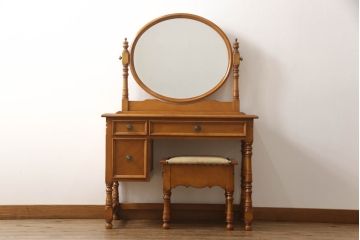 中古　横浜ダニエル(daniel)　温かみのある色合いと上品な佇まいが魅力のドレッサーとスツールのセット(鏡台、ミラー、化粧台)(R-066420)