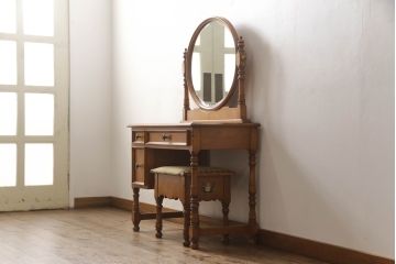 中古　横浜ダニエル(daniel)　温かみのある色合いと上品な佇まいが魅力のドレッサーとスツールのセット(鏡台、ミラー、化粧台)(R-066420)