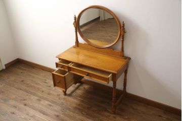 中古　横浜ダニエル(daniel)　温かみのある色合いと上品な佇まいが魅力のドレッサーとスツールのセット(鏡台、ミラー、化粧台)(R-066420)