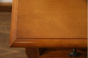 中古　横浜ダニエル(daniel)　温かみのある色合いと上品な佇まいが魅力のドレッサーとスツールのセット(鏡台、ミラー、化粧台)(R-066420)