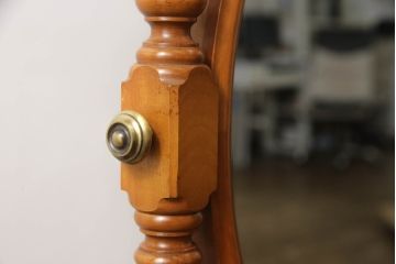 中古　横浜ダニエル(daniel)　温かみのある色合いと上品な佇まいが魅力のドレッサーとスツールのセット(鏡台、ミラー、化粧台)(R-066420)