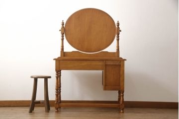 中古　横浜ダニエル(daniel)　温かみのある色合いと上品な佇まいが魅力のドレッサーとスツールのセット(鏡台、ミラー、化粧台)(R-066420)