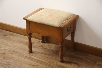 中古　横浜ダニエル(daniel)　温かみのある色合いと上品な佇まいが魅力のドレッサーとスツールのセット(鏡台、ミラー、化粧台)(R-066420)