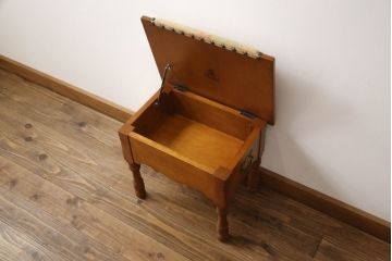 中古　横浜ダニエル(daniel)　温かみのある色合いと上品な佇まいが魅力のドレッサーとスツールのセット(鏡台、ミラー、化粧台)(R-066420)