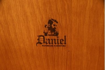 中古　横浜ダニエル(daniel)　温かみのある色合いと上品な佇まいが魅力のドレッサーとスツールのセット(鏡台、ミラー、化粧台)(R-066420)