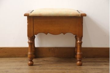中古　横浜ダニエル(daniel)　温かみのある色合いと上品な佇まいが魅力のドレッサーとスツールのセット(鏡台、ミラー、化粧台)(R-066420)