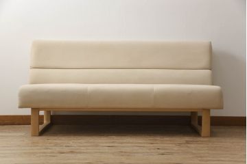 中古　美品　カリモク家具(karimoku)　CS62モデル　3人掛食堂椅子　特注ラムース　ナチュラルな空間を演出する三人掛けアームレスソファ(ダイニングソファ、長椅子、長イス)(定価約17万円)(R-066422)