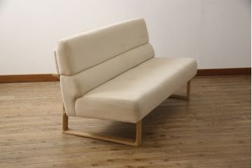 中古　美品　カリモク家具(karimoku)　CS62モデル　3人掛食堂椅子　特注ラムース　ナチュラルな空間を演出する三人掛けアームレスソファ(ダイニングソファ、長椅子、長イス)(定価約17万円)(R-066422)