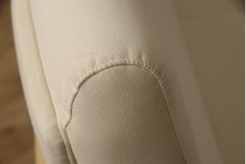 中古　美品　カリモク家具(karimoku)　CS62モデル　3人掛食堂椅子　特注ラムース　ナチュラルな空間を演出する三人掛けアームレスソファ(ダイニングソファ、長椅子、長イス)(定価約17万円)(R-066422)