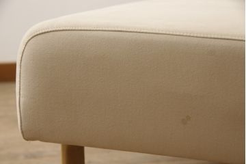 中古　美品　カリモク家具(karimoku)　CS62モデル　3人掛食堂椅子　特注ラムース　ナチュラルな空間を演出する三人掛けアームレスソファ(ダイニングソファ、長椅子、長イス)(定価約17万円)(R-066422)