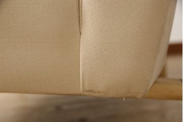 中古　美品　カリモク家具(karimoku)　CS62モデル　3人掛食堂椅子　特注ラムース　ナチュラルな空間を演出する三人掛けアームレスソファ(ダイニングソファ、長椅子、長イス)(定価約17万円)(R-066422)