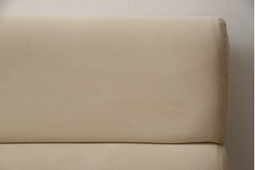 中古　美品　カリモク家具(karimoku)　CS62モデル　3人掛食堂椅子　特注ラムース　ナチュラルな空間を演出する三人掛けアームレスソファ(ダイニングソファ、長椅子、長イス)(定価約17万円)(R-066422)