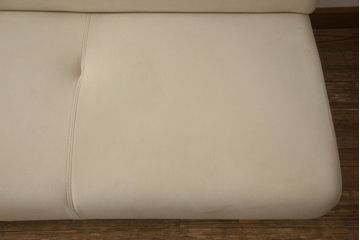 中古　美品　カリモク家具(karimoku)　CS62モデル　3人掛食堂椅子　特注ラムース　ナチュラルな空間を演出する三人掛けアームレスソファ(ダイニングソファ、長椅子、長イス)(定価約17万円)(R-066422)