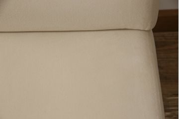 中古　美品　カリモク家具(karimoku)　CS62モデル　3人掛食堂椅子　特注ラムース　ナチュラルな空間を演出する三人掛けアームレスソファ(ダイニングソファ、長椅子、長イス)(定価約17万円)(R-066422)