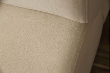 中古　美品　カリモク家具(karimoku)　CS62モデル　3人掛食堂椅子　特注ラムース　ナチュラルな空間を演出する三人掛けアームレスソファ(ダイニングソファ、長椅子、長イス)(定価約17万円)(R-066422)