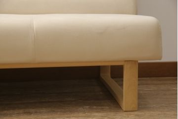 中古　美品　カリモク家具(karimoku)　CS62モデル　3人掛食堂椅子　特注ラムース　ナチュラルな空間を演出する三人掛けアームレスソファ(ダイニングソファ、長椅子、長イス)(定価約17万円)(R-066422)