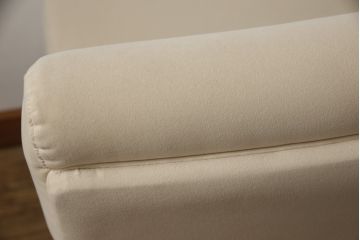中古　美品　カリモク家具(karimoku)　CS62モデル　3人掛食堂椅子　特注ラムース　ナチュラルな空間を演出する三人掛けアームレスソファ(ダイニングソファ、長椅子、長イス)(定価約17万円)(R-066422)