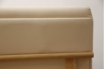 中古　美品　カリモク家具(karimoku)　CS62モデル　3人掛食堂椅子　特注ラムース　ナチュラルな空間を演出する三人掛けアームレスソファ(ダイニングソファ、長椅子、長イス)(定価約17万円)(R-066422)