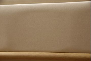 中古　美品　カリモク家具(karimoku)　CS62モデル　3人掛食堂椅子　特注ラムース　ナチュラルな空間を演出する三人掛けアームレスソファ(ダイニングソファ、長椅子、長イス)(定価約17万円)(R-066422)