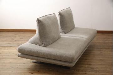 中古　短期使用のため極美品!!　リーン・ロゼ(ligne roset)　ROSETPRADO(ロゼプラド)　2PS　モダンデザインがお洒落な2人掛けソファ(リーンロゼ、二人掛け、デイベッド、ソファベッド)(R-066423)