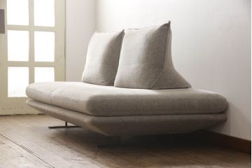中古　短期使用のため極美品!!　リーン・ロゼ(ligne roset)　ROSETPRADO(ロゼプラド)　2PS　モダンデザインがお洒落な2人掛けソファ(リーンロゼ、二人掛け、デイベッド、ソファベッド)(R-066423)