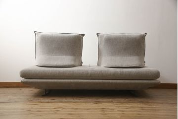 中古　短期使用のため極美品!!　リーン・ロゼ(ligne roset)　ROSETPRADO(ロゼプラド)　2PS　モダンデザインがお洒落な2人掛けソファ(リーンロゼ、二人掛け、デイベッド、ソファベッド)(R-066423)