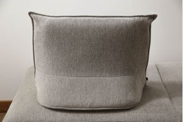 中古　短期使用のため極美品!!　リーン・ロゼ(ligne roset)　ROSETPRADO(ロゼプラド)　2PS　モダンデザインがお洒落な2人掛けソファ(リーンロゼ、二人掛け、デイベッド、ソファベッド)(R-066423)