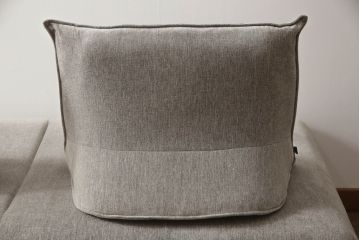 中古　短期使用のため極美品!!　リーン・ロゼ(ligne roset)　ROSETPRADO(ロゼプラド)　2PS　モダンデザインがお洒落な2人掛けソファ(リーンロゼ、二人掛け、デイベッド、ソファベッド)(R-066423)
