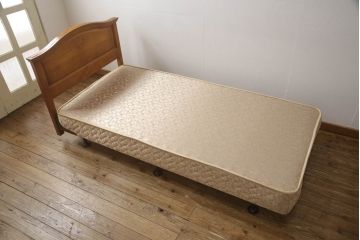 中古　横浜クラシック家具　ダニエル(daniel)　A-610　ニューポートアーリー　クラシカルな寝室づくりにおすすめなシングルベッド(ヘッドボード、マットレス)(R-066424)