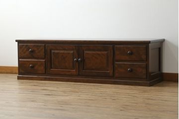 中古　美品!!　松本民芸家具　和・洋どちらのお部屋にも取り入れやすいテレビ台(ローボード、テレビボード、サイドボード、サイドキャビネット、収納棚、戸棚、引き出し、リビングボード)(定価約40万円)(R-066428)