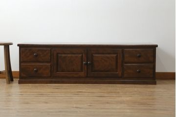 中古　美品!!　松本民芸家具　和・洋どちらのお部屋にも取り入れやすいテレビ台(ローボード、テレビボード、サイドボード、サイドキャビネット、収納棚、戸棚、引き出し、リビングボード)(定価約40万円)(R-066428)