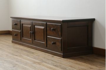 中古　美品!!　松本民芸家具　和・洋どちらのお部屋にも取り入れやすいテレビ台(ローボード、テレビボード、サイドボード、サイドキャビネット、収納棚、戸棚、引き出し、リビングボード)(定価約40万円)(R-066428)