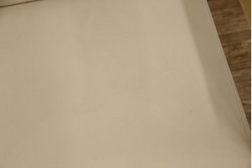 中古　美品　カリモク家具(karimoku)　オーク材　ピュアオーク色　LDチェアー　CS6210　特注ラムースT-5451　肘付食堂椅子　ナチュラルな空間を演出するリビングダイニングソファ(アームソファ、1人掛け、一人掛け、イス)(1脚定価約12万円)(R-066450)