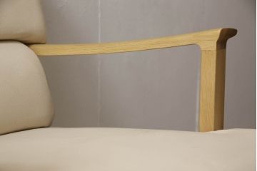 中古　美品　カリモク家具(karimoku)　オーク材　ピュアオーク色　LDチェアー　CS6210　特注ラムースT-5451　肘付食堂椅子　ナチュラルな空間を演出するリビングダイニングソファ(アームソファ、1人掛け、一人掛け、イス)(1脚定価約12万円)(R-066450)