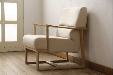 中古　美品　カリモク家具(karimoku)　オーク材　ピュアオーク色　LDチェアー　CS6210　特注ラムースT-5451　肘付食堂椅子　ナチュラルな空間を演出するリビングダイニングソファ(アームソファ、1人掛け、一人掛け、イス)(1脚定価約12万円)(R-066451)
