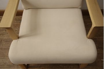中古　美品　カリモク家具(karimoku)　オーク材　ピュアオーク色　LDチェアー　CS6210　特注ラムースT-5451　肘付食堂椅子　ナチュラルな空間を演出するリビングダイニングソファ(アームソファ、1人掛け、一人掛け、イス)(1脚定価約12万円)(R-066451)