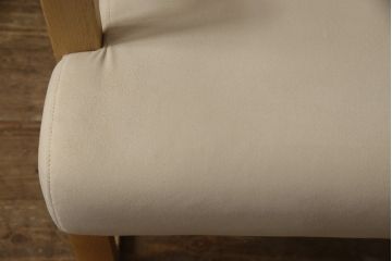 中古　美品　カリモク家具(karimoku)　オーク材　ピュアオーク色　LDチェアー　CS6210　特注ラムースT-5451　肘付食堂椅子　ナチュラルな空間を演出するリビングダイニングソファ(アームソファ、1人掛け、一人掛け、イス)(1脚定価約12万円)(R-066451)