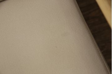 中古　美品　カリモク家具(karimoku)　オーク材　ピュアオーク色　LDチェアー　CS6210　特注ラムースT-5451　肘付食堂椅子　ナチュラルな空間を演出するリビングダイニングソファ(アームソファ、1人掛け、一人掛け、イス)(1脚定価約12万円)(R-066451)