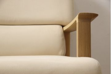 中古　美品　カリモク家具(karimoku)　オーク材　ピュアオーク色　LDチェアー　CS6210　特注ラムースT-5451　肘付食堂椅子　ナチュラルな空間を演出するリビングダイニングソファ(アームソファ、1人掛け、一人掛け、イス)(1脚定価約12万円)(R-066451)