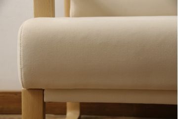 中古　美品　カリモク家具(karimoku)　オーク材　ピュアオーク色　LDチェアー　CS6210　特注ラムースT-5451　肘付食堂椅子　ナチュラルな空間を演出するリビングダイニングソファ(アームソファ、1人掛け、一人掛け、イス)(1脚定価約12万円)(R-066451)