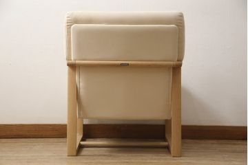 中古　美品　カリモク家具(karimoku)　オーク材　ピュアオーク色　LDチェアー　CS6210　特注ラムースT-5451　肘付食堂椅子　ナチュラルな空間を演出するリビングダイニングソファ(アームソファ、1人掛け、一人掛け、イス)(1脚定価約12万円)(R-066451)
