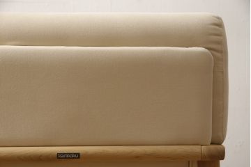 中古　美品　カリモク家具(karimoku)　オーク材　ピュアオーク色　LDチェアー　CS6210　特注ラムースT-5451　肘付食堂椅子　ナチュラルな空間を演出するリビングダイニングソファ(アームソファ、1人掛け、一人掛け、イス)(1脚定価約12万円)(R-066451)