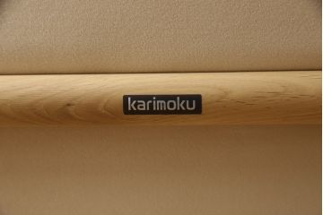 中古　美品　カリモク家具(karimoku)　オーク材　ピュアオーク色　LDチェアー　CS6210　特注ラムースT-5451　肘付食堂椅子　ナチュラルな空間を演出するリビングダイニングソファ(アームソファ、1人掛け、一人掛け、イス)(1脚定価約12万円)(R-066451)