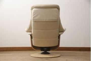 中古　超美品　カリモク家具(karimoku)　ザ・ファースト(THE FIRST)　RU7202(ソファ/S+サイズ)　RU101(オットマン/Sサイズ)　オーク材(ピュアオーク)　本革　リーベルホワイト　上質なくつろぎの時間を演出するリクライニングソファとオットマンのセット(レザー、リクライナー、アームチェア、1人掛け、一人掛け、フットスツール)(定価約34万円)(R-066452)