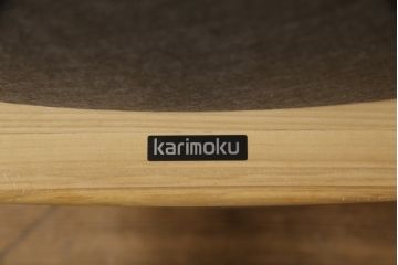 中古　超美品　カリモク家具(karimoku)　ザ・ファースト(THE FIRST)　RU7202(ソファ/S+サイズ)　RU101(オットマン/Sサイズ)　オーク材(ピュアオーク)　本革　リーベルホワイト　上質なくつろぎの時間を演出するリクライニングソファとオットマンのセット(レザー、リクライナー、アームチェア、1人掛け、一人掛け、フットスツール)(定価約34万円)(R-066452)