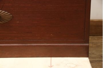 和製ビンテージ　高級品!!　国産　職人手造り工芸家具　美術家具「西谷」　菊座桑引手　九段　引き出し12杯付き!!桑材の彫刻取っ手が優美な印象の縦型引き出し(ハイチェスト、サイドチェスト、ランジェリーチェスト、ヴィンテージ)(R-066454)