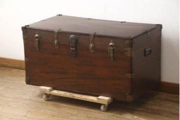 アメリカアンティーク　くすのき(楠)材　レトロな空間を演出する船トランク(舟トランク、ブランケットボックス、トランクテーブル、センターテーブル、ローテーブル、ディスプレイ雑貨)(R-066456)