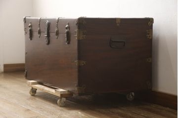 アメリカアンティーク　くすのき(楠)材　レトロな空間を演出する船トランク(舟トランク、ブランケットボックス、トランクテーブル、センターテーブル、ローテーブル、ディスプレイ雑貨)(R-066456)