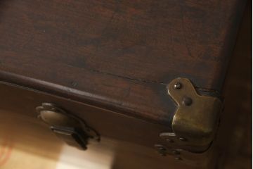 アメリカアンティーク　くすのき(楠)材　レトロな空間を演出する船トランク(舟トランク、ブランケットボックス、トランクテーブル、センターテーブル、ローテーブル、ディスプレイ雑貨)(R-066456)
